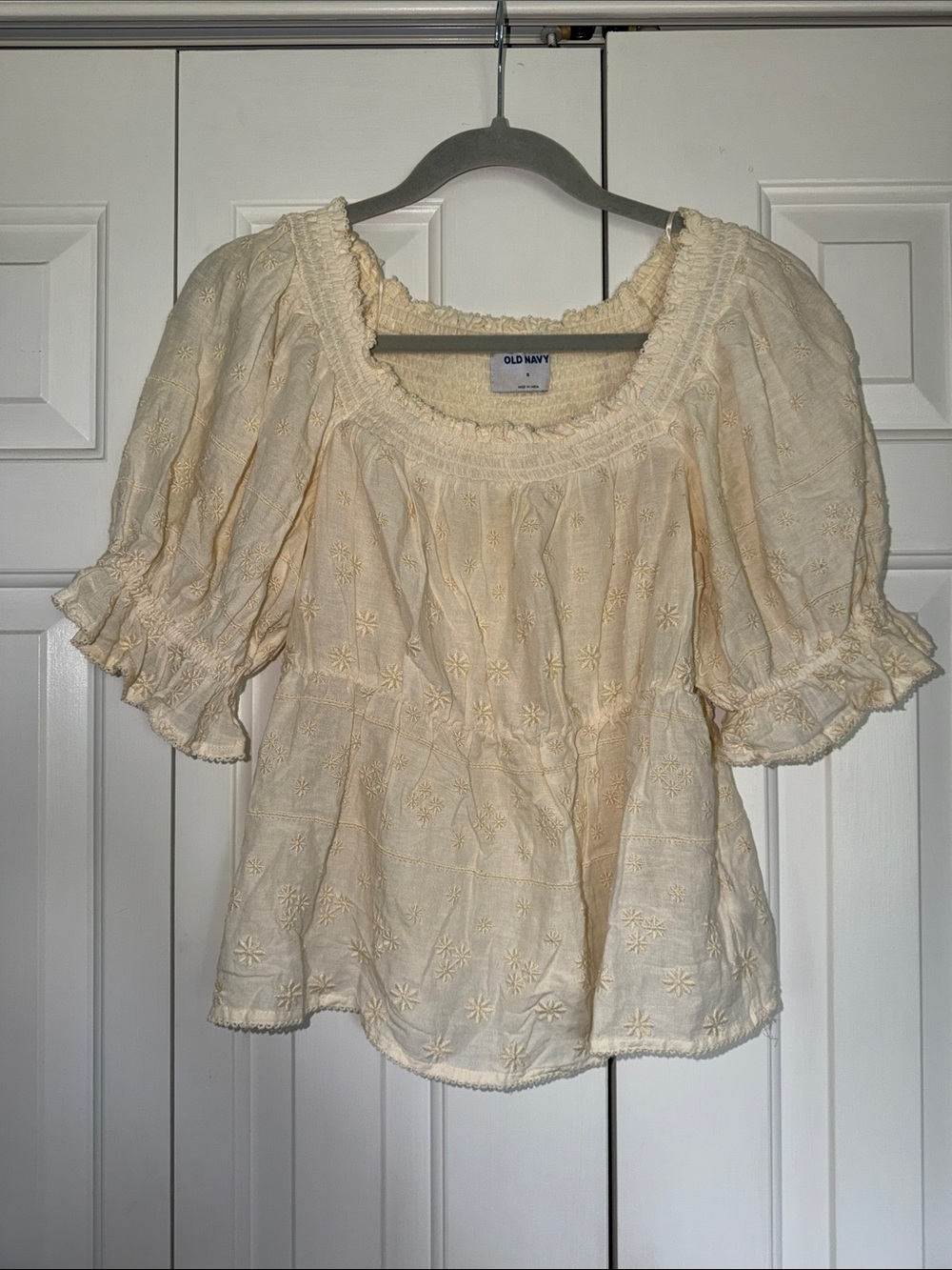 Old Navy Cream Embroidered Folk Art Peasant Blouse